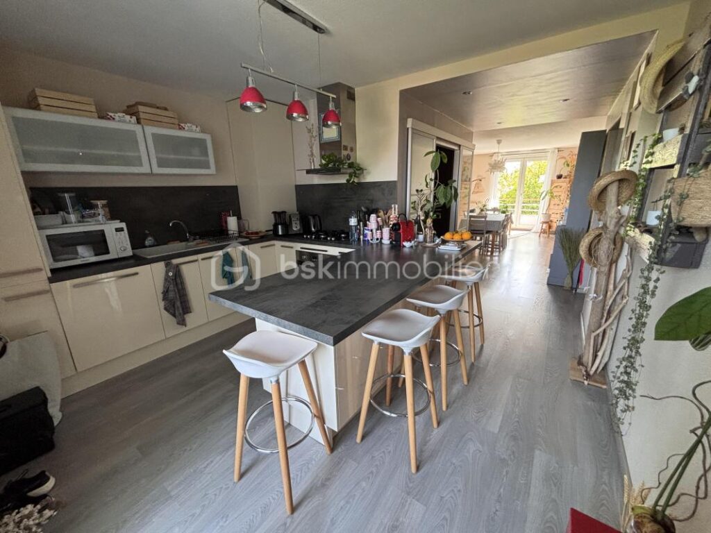 T3 traversant de 68 m² avec terrasse, balcon et parking – Hyper-centre de Bruges – 3 pièces – 2 chambres – 69 m²