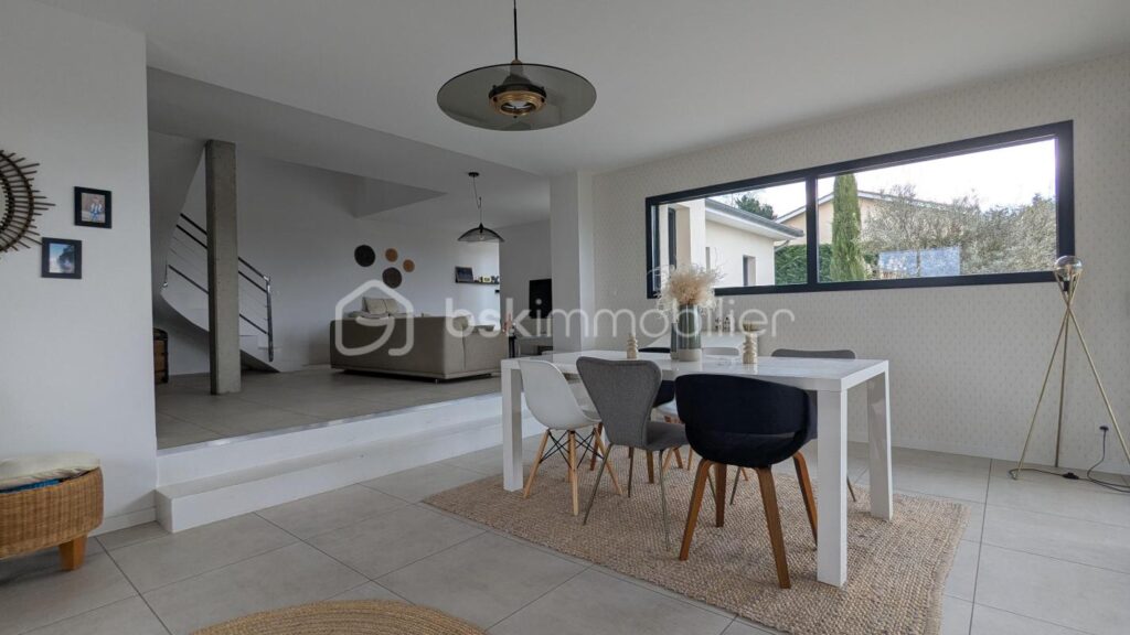 VILLA D&rsquo;ARCHITECTE – 6 pièces – 4 chambres – 163 m²