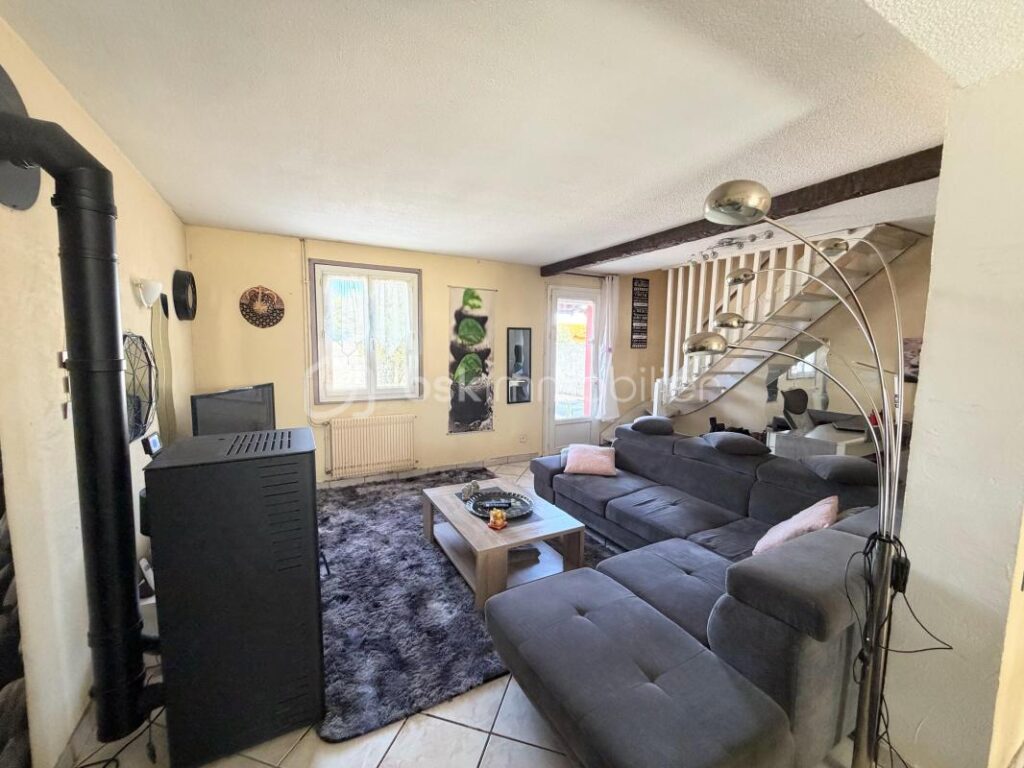 Maison de 106 m2 à rafraîchir de l’intérieur avec beaucoup d’atouts et en prime une belle vue sur les Pyrénées – 7 pièces – 4 chambres – 106 m²