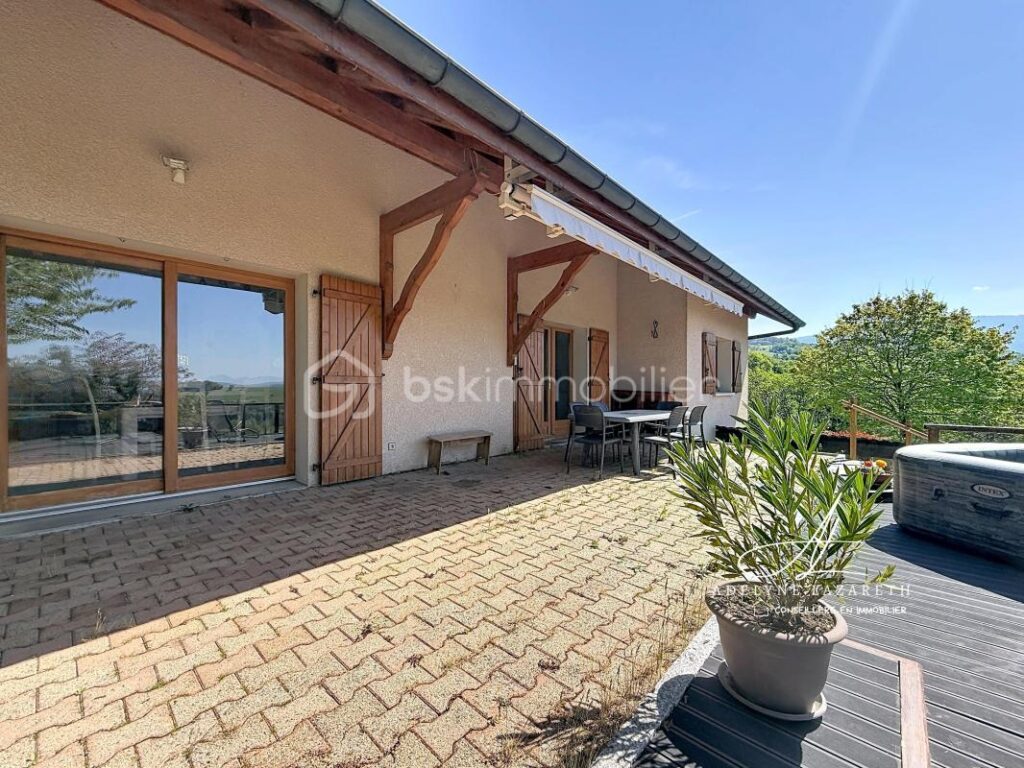 Maison individuelle avec vue panoramique – Fort potentiel jusqu’à 170 m² habitables – 4 pièces – 3 chambres – 102 m²