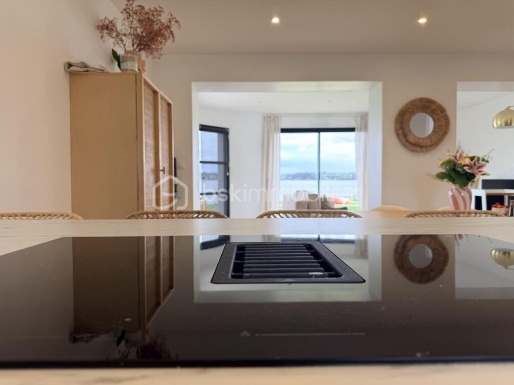 NOUVEAUTE COUP DE COEUR! Une opportunité rarissime : Votre refuge &lsquo;pieds dans l&rsquo;eau&rsquo; – 5 pièces – 2 chambres – 102 m²