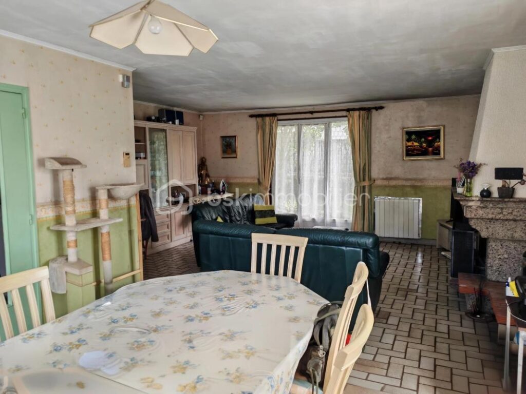 Maison familiale 5 pièces sur 3 niveaux – 137 m² – total surface au sol 250 m2 – Terrain 616m2 – Osny (95) – 5 pièces – 4 chambres – 137 m²