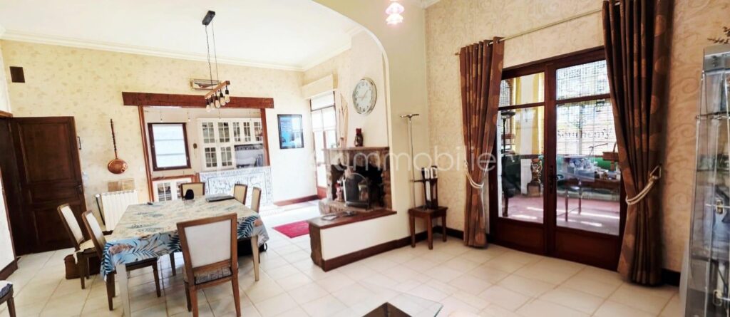 PROPRIETE D&rsquo;EXCEPTION AVEC PARC – PAS DE TRAVAUX – 12 pièces – 5 chambres – 353 m²