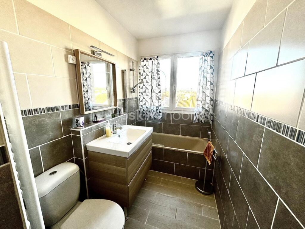 RESIDENCE SECURISEE – STATIONNEMENT PRIVATIF – BALCON – 1 pièce – NR chambres – 27 m²
