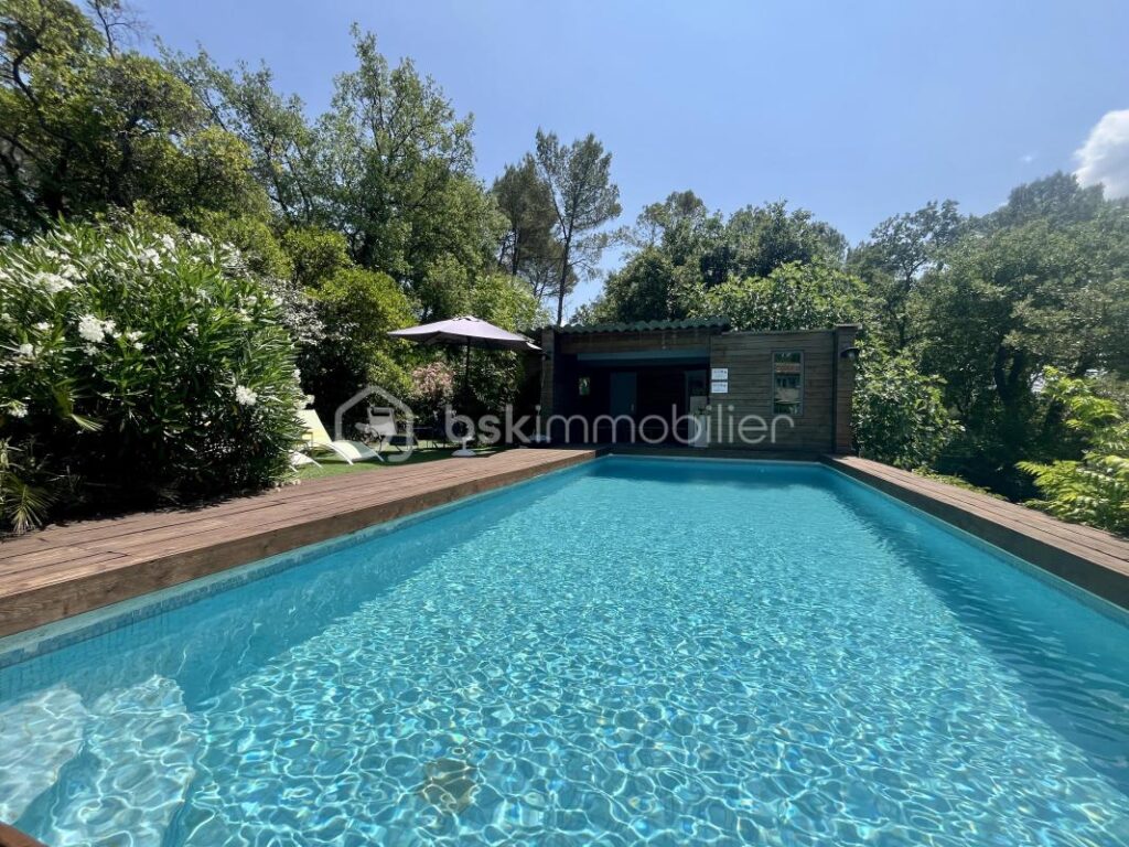 La villa d’architecte T10 – SAINT PAUL En FORET (83440) – 282 m2 – 10 pièces – 8 chambres – 282 m²