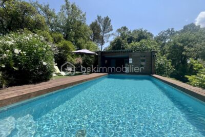 La villa d’architecte T10 – SAINT PAUL En FORET (83440) – 282 m2 – 10 pièces – 8 chambres – 282 m²
