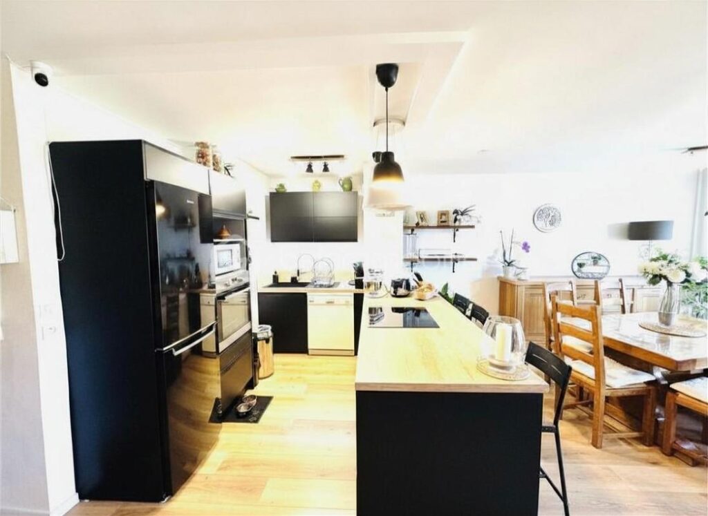 Appartement T4 de 78 m2 avec place de parking – Marseille 12 e – 4 pièces – 3 chambres – 77 m²