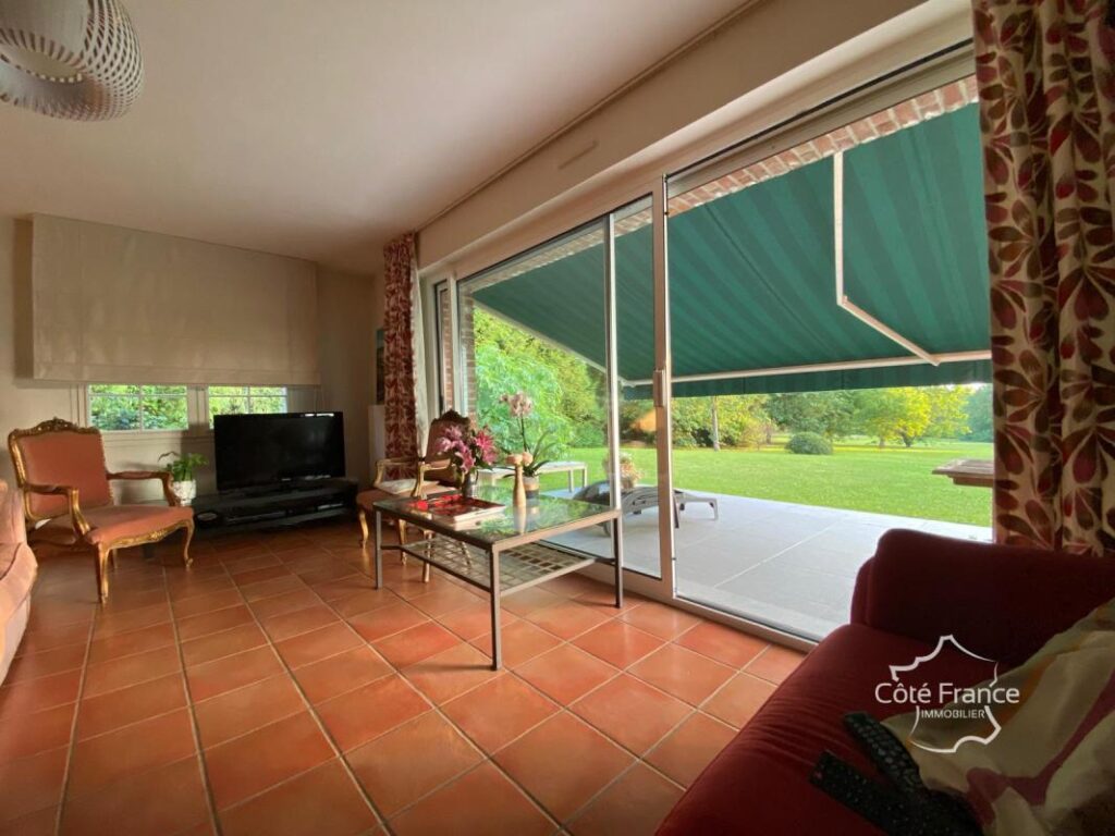 Villa dans un parc paysagé – 7 pièces – 5 chambres – 180 m²
