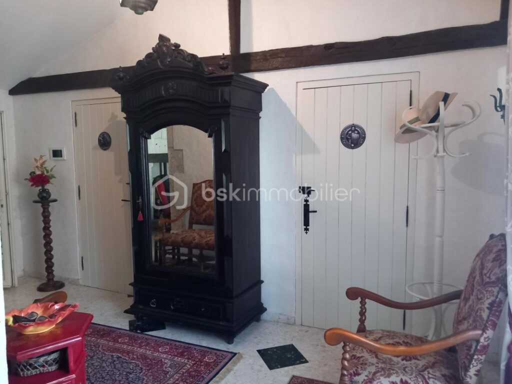 PROPRIETE DE VILLAGE EN PIERRE – PROCHE NERAC- 3 CHAMBRES- MEZZANINE- JARDIN- CLOITRE – 5 pièces – 3 chambres – 181 m²