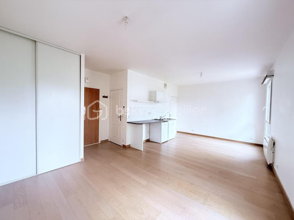 GRAND STUDIO IDEALEMENT SITUE VENDU LIBRE – 1 pièce – NR chambres – 33 m²