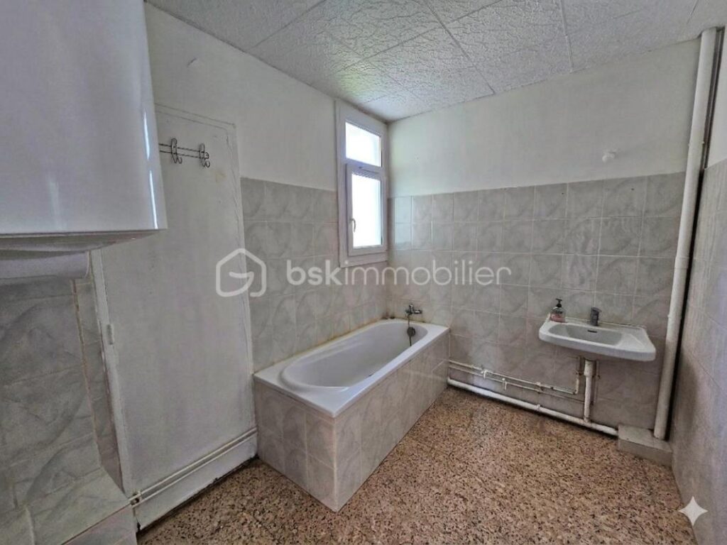 🔥 DERNIER ÉTAGE – 69 m² – 3 CHAMBRES – 2 BALCONS – VUE ÉTANG – 121 000 € 🔥 – 4 pièces – 3 chambres – 69 m²