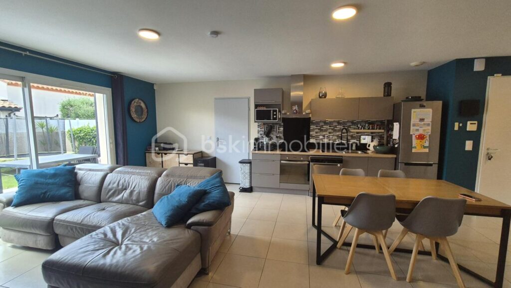 A VENDRE VILLA DEUX FACES TRAVERSANTE DE 94M² SUR TERRAIN DE 214M² A LATOUR BAS ELNE – TROIS CHAMBRES – DEUX PIECES D EAU – DEUX TOILETTES – GARAGE TRAVERSANT – 5 pièces – 3 chambres – 87 m²