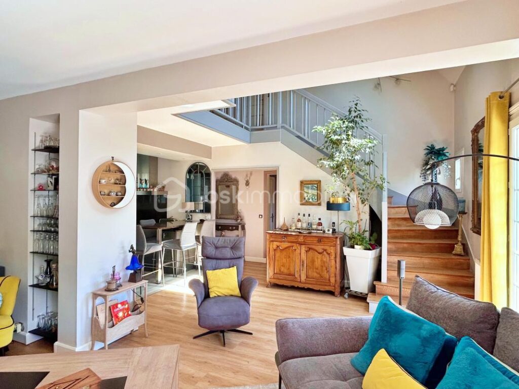 🏡 Élégance, lumière et panorama — Une maison d’exception sur les hauteurs de Jouars Pontchartrain – 8 pièces – 5 chambres – 170 m²
