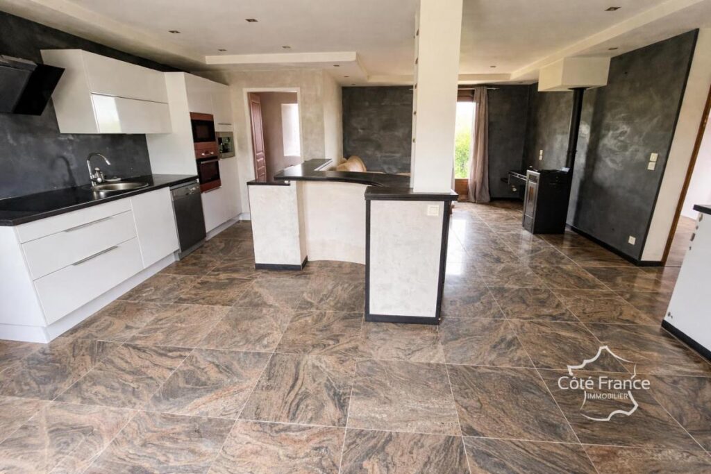 charmante maison de 88m2 sur plus d&rsquo;un hectare de terrain co – 4 pièces – 3 chambres – 88 m²