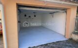 Maison de plain-pied prête à vivre avec piscine, garage et vue ouverte sur le Luberon sur terrain plat et clôturé de 1549 m² – 7 pièces – 4 chambres – 150 m²