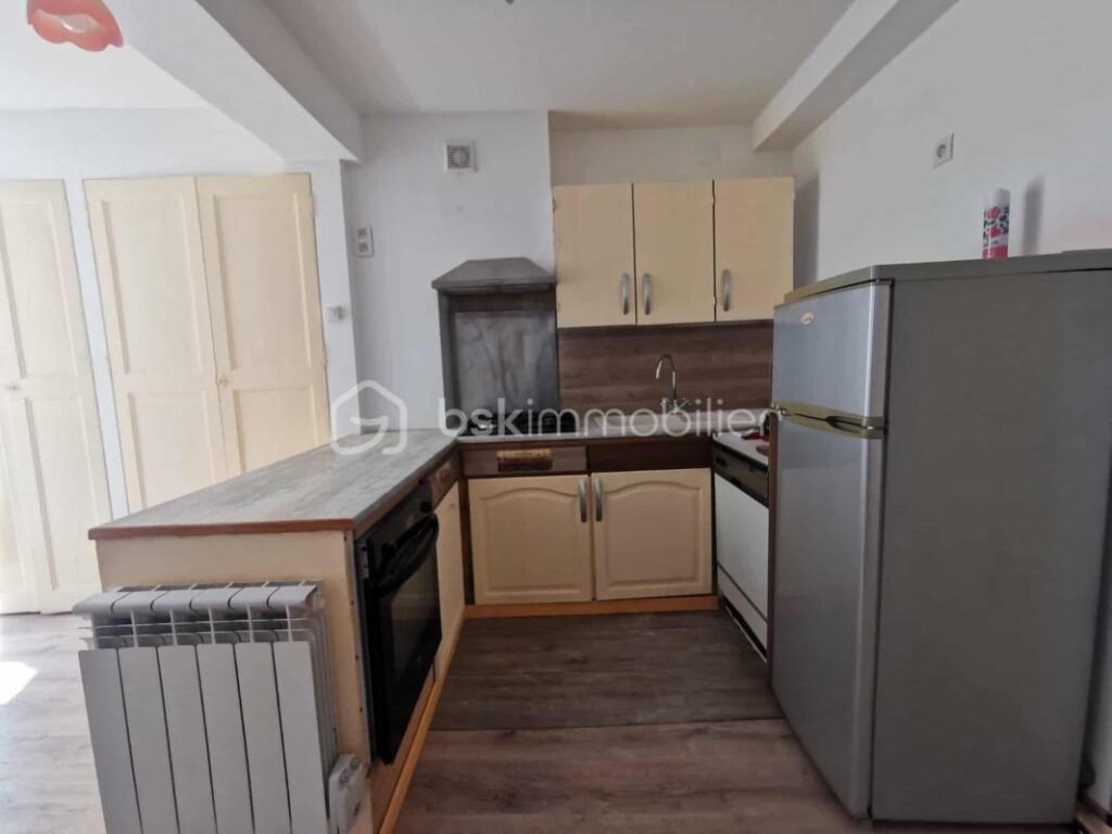 THOARD – Maison de village avec vue imprenable et fort potentiel locatif – 8 pièces – 5 chambres – 150 m²