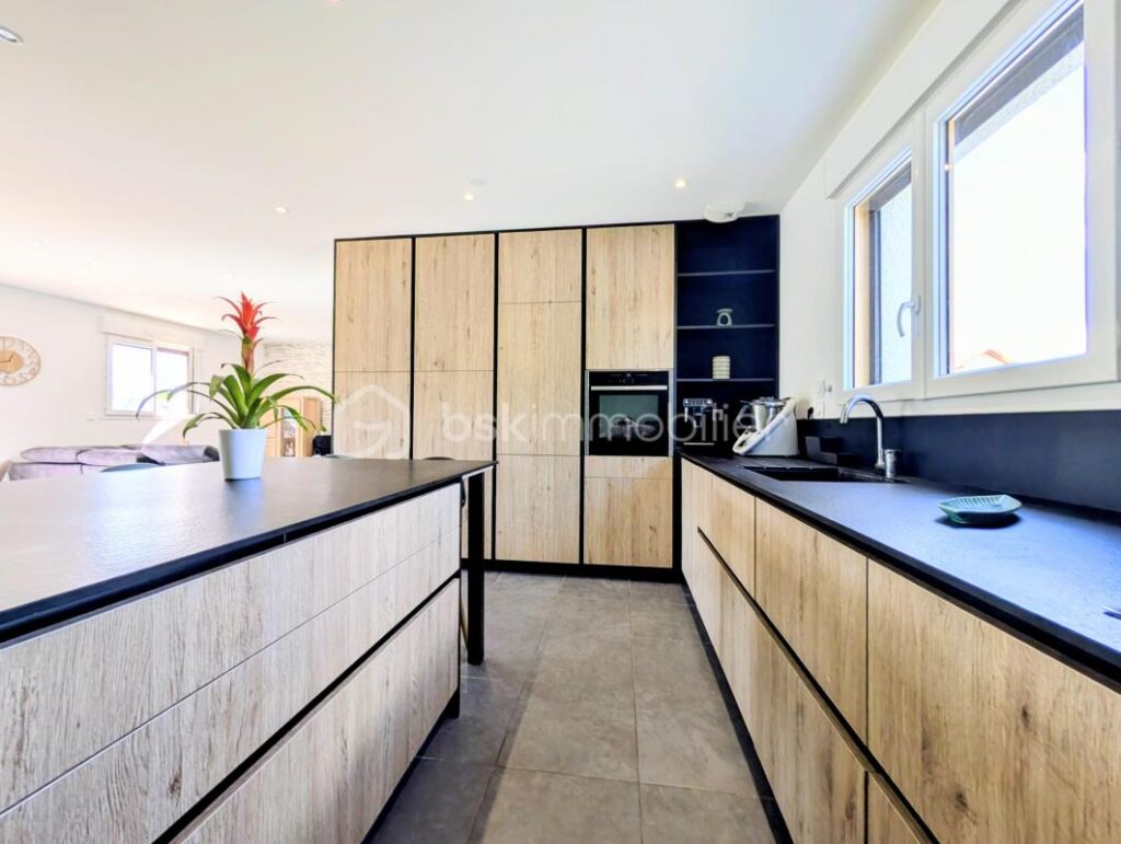 HAUTEVILLE-SUR-FIER — MAISON RECENTE — 4 CHAMBRES — CALME — VUE DEGAGEE — TERRASSE — JARDIN – 5 pièces – 4 chambres – 101 m²