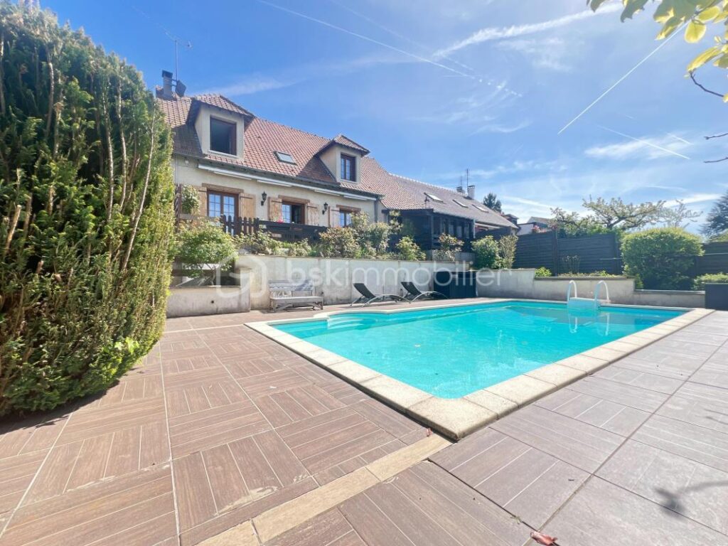 Maison familiale 129 m² – Longjumeau (proche Ballainvilliers et Morangis) – avec piscine – 6 pièces – 4 chambres – 129 m²