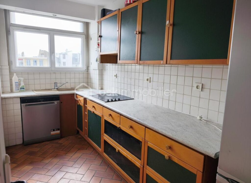 3 pièces lumineux au dernier étage avec vue dégagée et balcon – 3 pièces – 2 chambres – 52 m²