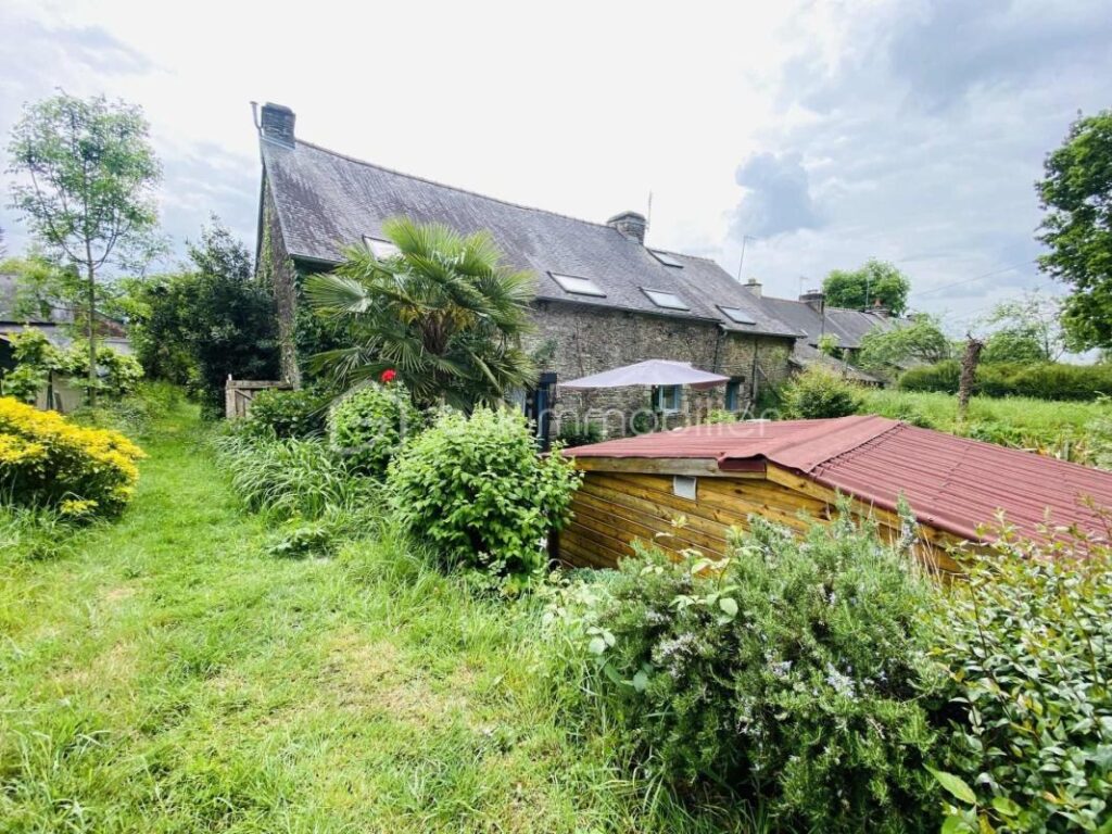 Maison de Village de 187 M² (Loyat 56800) – 7 pièces – 5 chambres – 187 m²