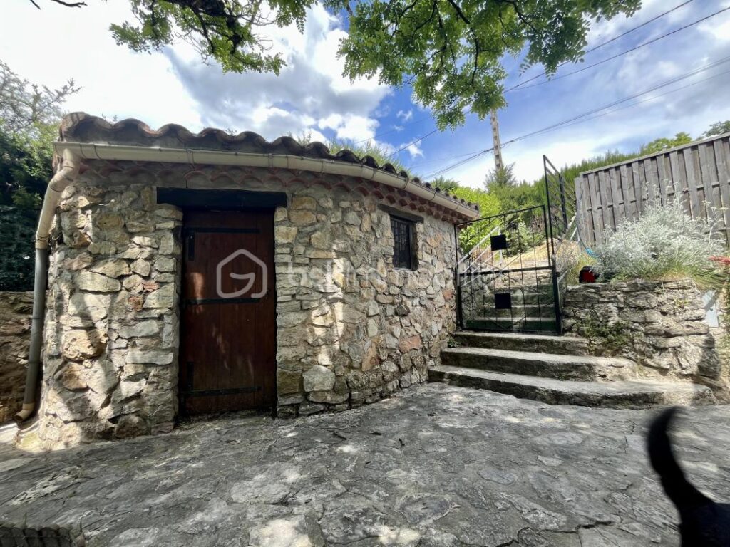 Villa T3 de 63 m2 pleine de potentiel – Saint-Paul-en-Forêt – Terrain de 2000 m2 – 3 pièces – 2 chambres – 63 m²