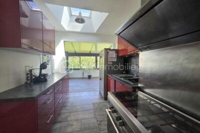 Pavillon de plain pied avec sous sol – 4 pièces – 2 chambres – 90 m²