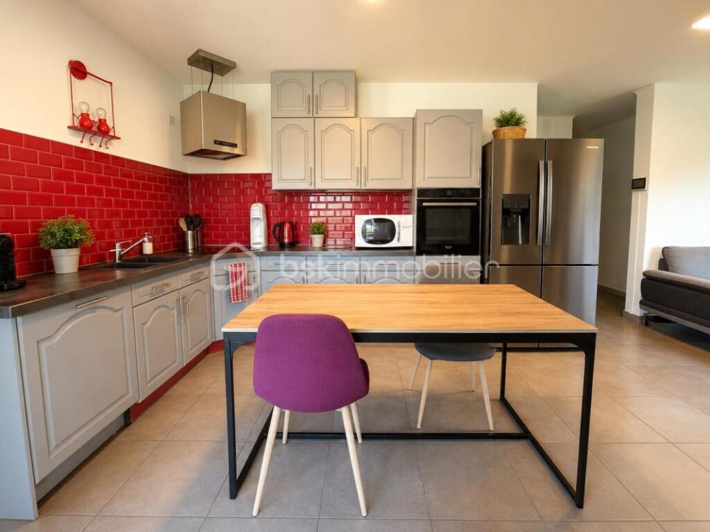 Maison familiale avec piscine et dépendance sur 1000m2 de terrain – 6 pièces – 4 chambres – 160 m²