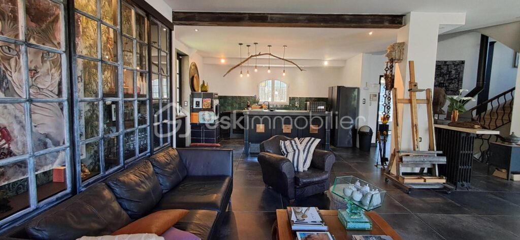 Elégante demeure de charme, aux pieds ces Cévennes, avec piscine et vue dégagée – 7 pièces – 6 chambres – 230 m²