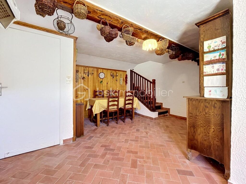 Maison de village traversante avec vue sur la Plaine – Caille (06750) – 4 pièces – 2 chambres – 63 m²