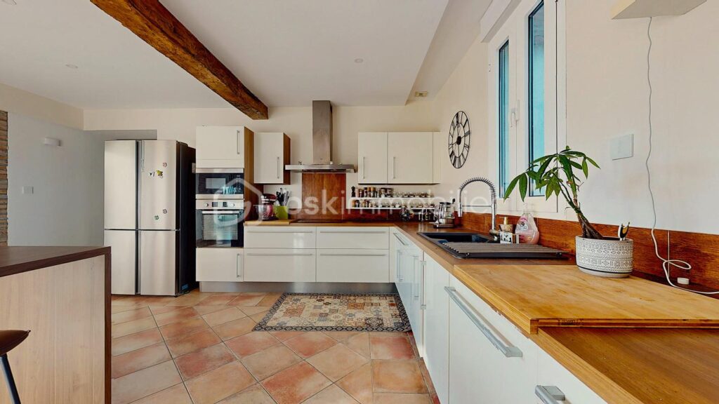 Longère de 275 m² avec dépendances et piscine – 7 pièces – 5 chambres – 275 m²
