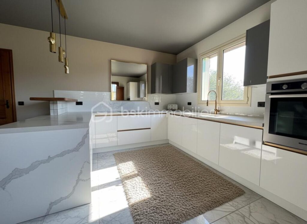Magnifique maison 180 m2 de caractère, 5 chambres avec piscine sur terrain arboré de 6 000 m² – 7 pièces – 5 chambres – 180 m²