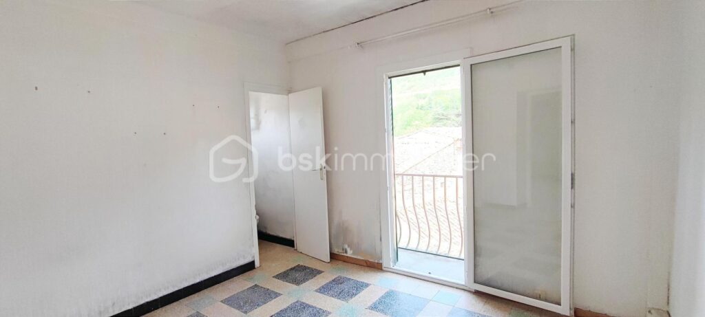 Appartement Lodève dernier étage – 3 pièces – 2 chambres – 66 m²