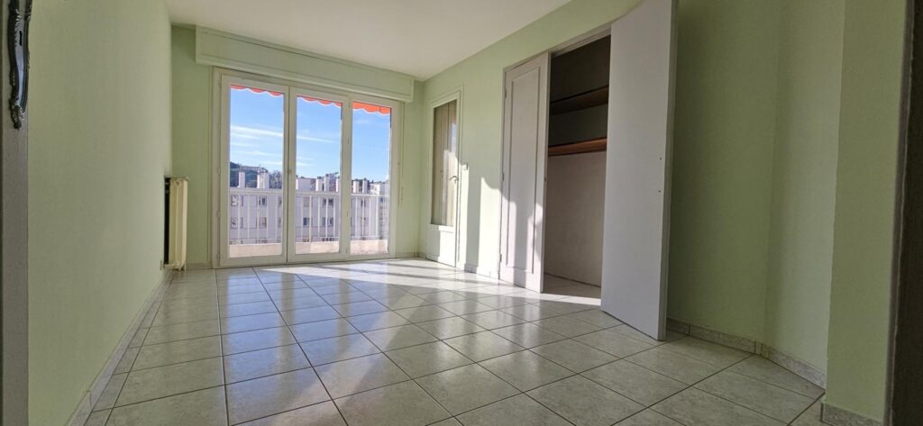 T4/5 – 107m² – Antibes Centre ville – A rafraîchir – 4 pièces – NR chambres – 107 m²