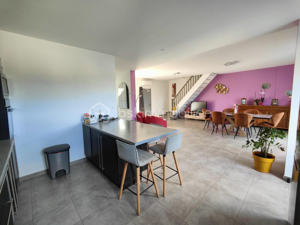 MONTREDON DES CORBIÈRES – VILLA R+1 – 120m² habitable – 3 CHAMBRES – DRESSING – CLIMATISATION RÉVERSIBLE – GARAGE – PISCINE EN DUR – VUE EXCEPTIONNELLE – 4 pièces – 3 chambres – 120 m²