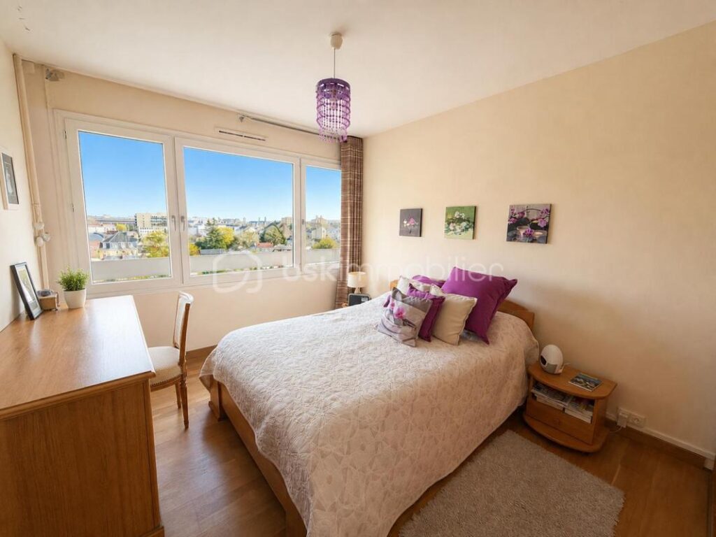 Appartement T5 lumineux avec balcon, vue dégagée, cave et double stationnement – 5 pièces – 3 chambres – 89 m²