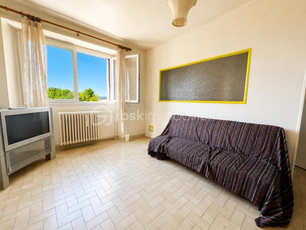 Maison de 130m2 – 3 chambres – Jardin avec vu sur l&rsquo;Yonne – 7 pièces – 3 chambres – 130 m²