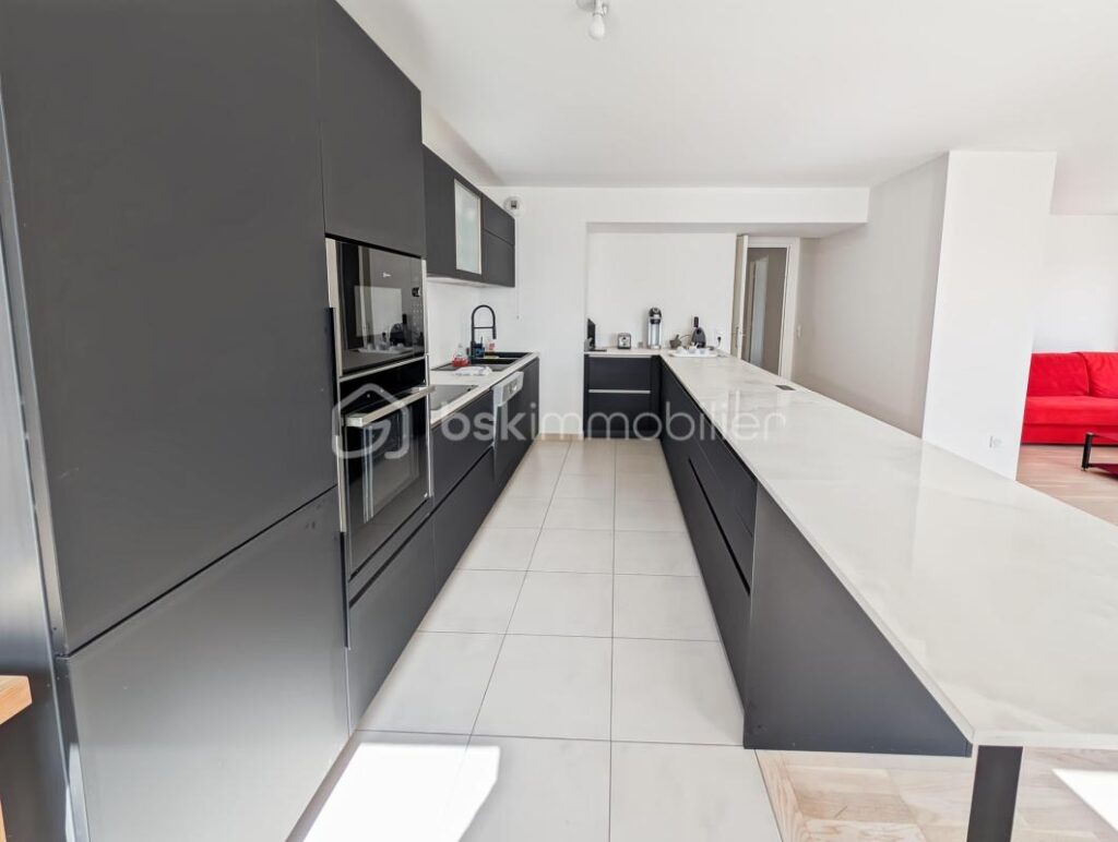 Superbe appartement 3 pièces 81m2 avec balcon dans résidence récente de standing ( possibilité de transformer en 4 pièces ) – 3 pièces – 2 chambres – 81 m²