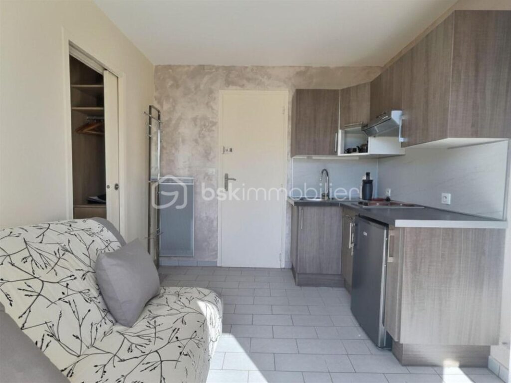 Appartement 2 pièces entièrement rénové avec vue mer – à 200 m de la plage – 2 pièces – 1 chambre – 19 m²