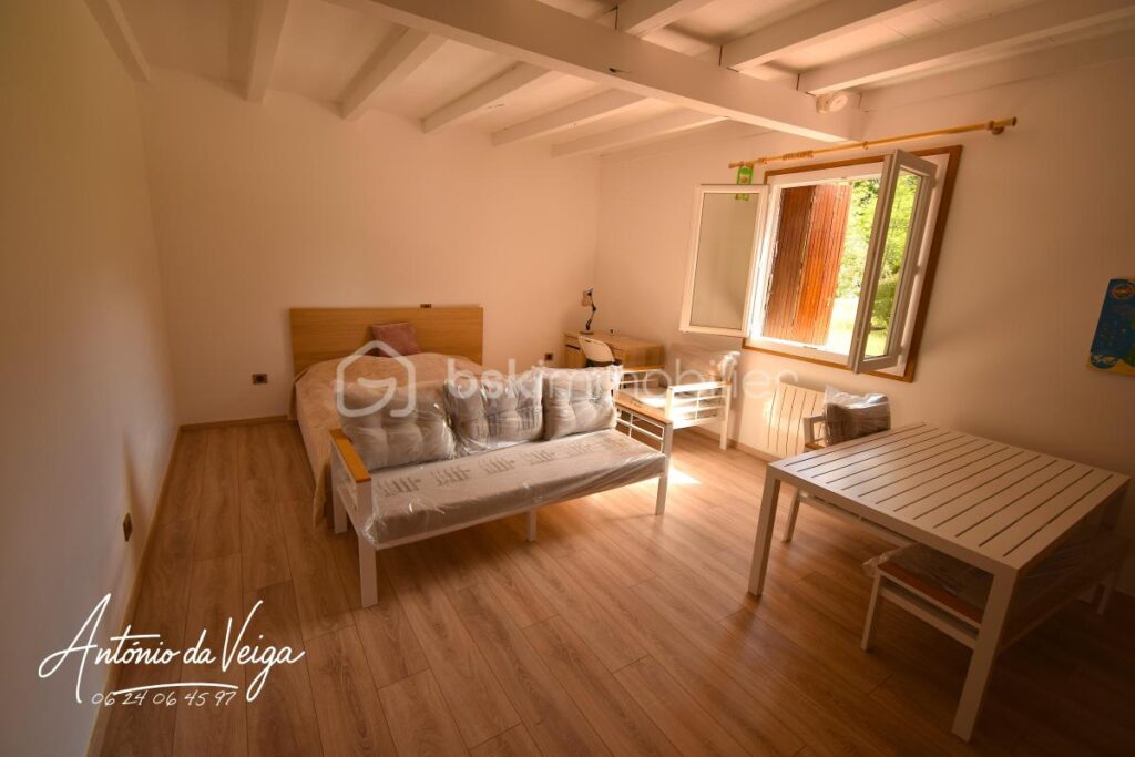 ✨ Maison d’Exception avec Piscine & Dépendance – Un Cadre de Vie Rare ! – 8 pièces – 3 chambres – 260 m²