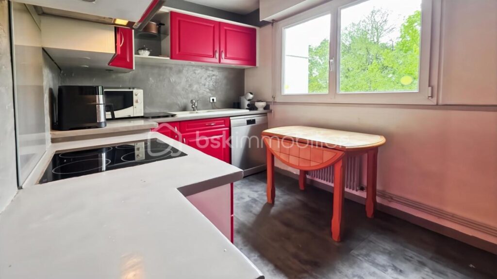 Appartement F3 – 65 m2 – Grand BALCON – cave – 3 pièces – 2 chambres – 65 m²