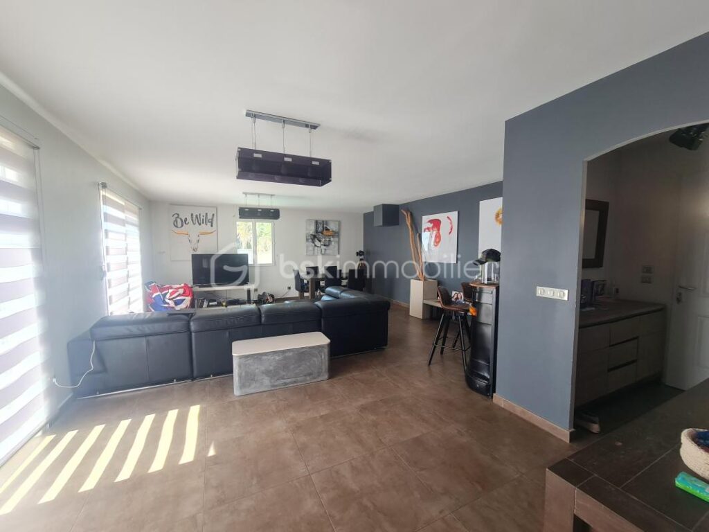CARQUEIRANNE: VILLA T6 DE 130 M2 AVEC PISCINE VUE MER – 6 pièces – 4 chambres – 130 m²