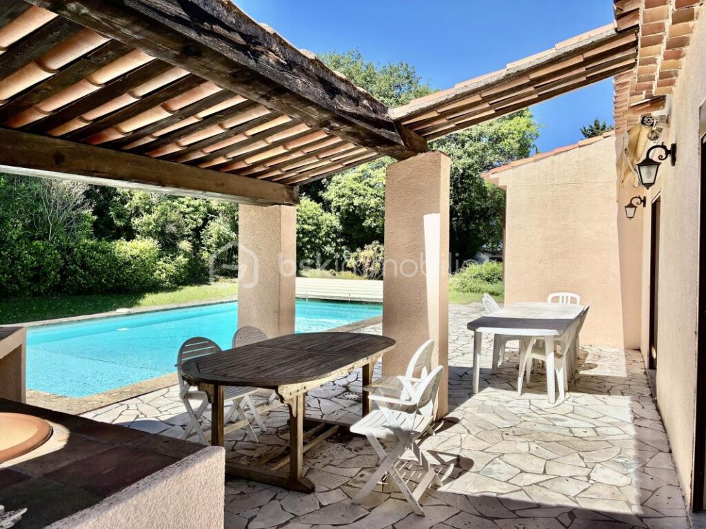 Aix-en-Provence Nord – Célony | Maison familiale avec piscine sur 3 000 m² au calme – 5 pièces – 4 chambres – 132 m²
