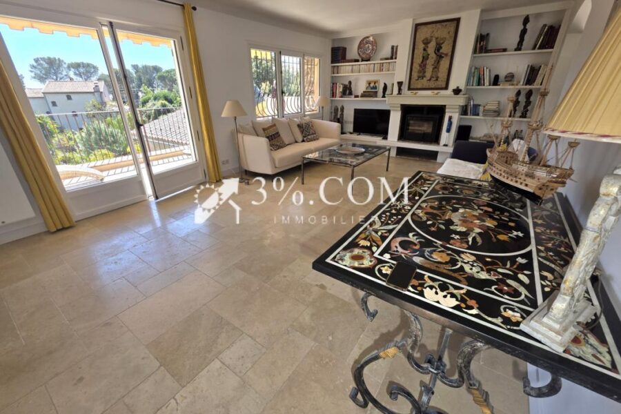 Maison à vendre à Saint raphael — Vue parc & jardin — photo 1