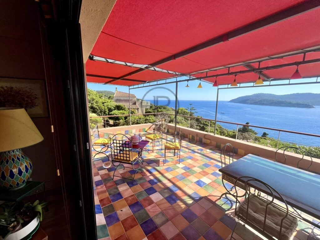 Charmante villa avec vue mer sur l&rsquo;Île du Levant – 4 pièces – 3 chambres – 120.5 m²