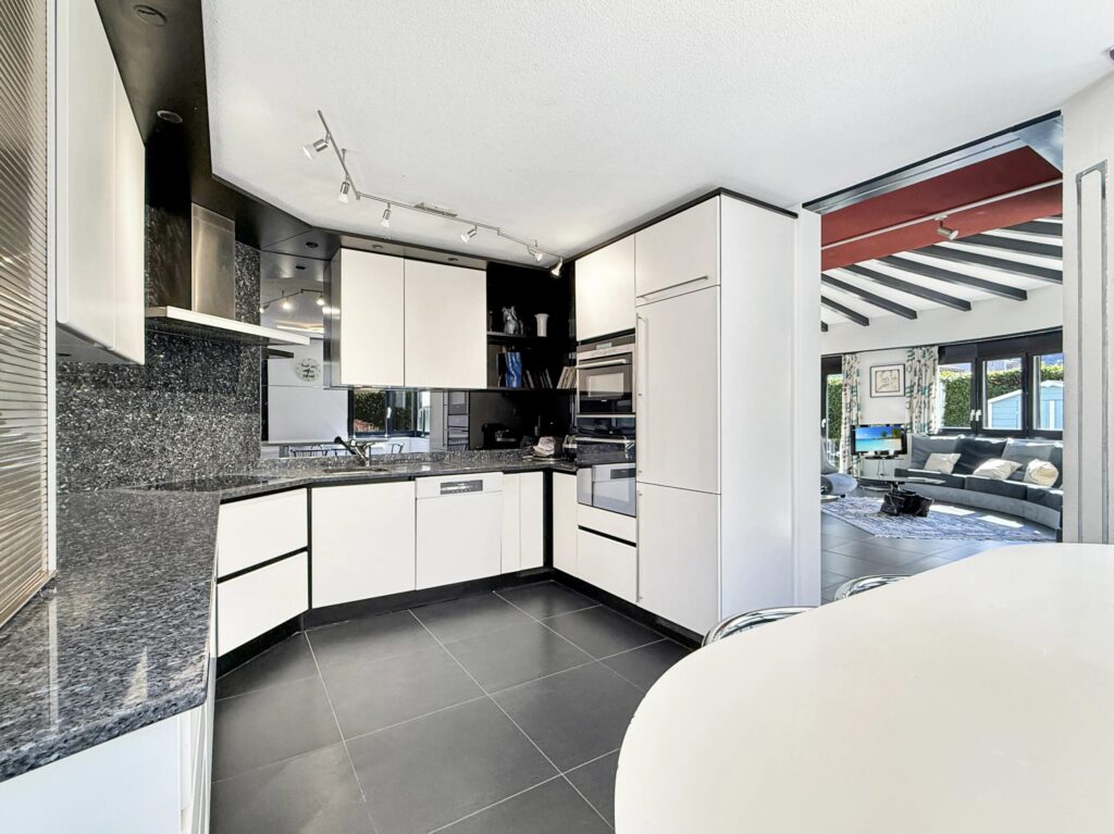 Villa contemporaine à Martigny ! – 6 pièces – 4 chambres – 220 m²