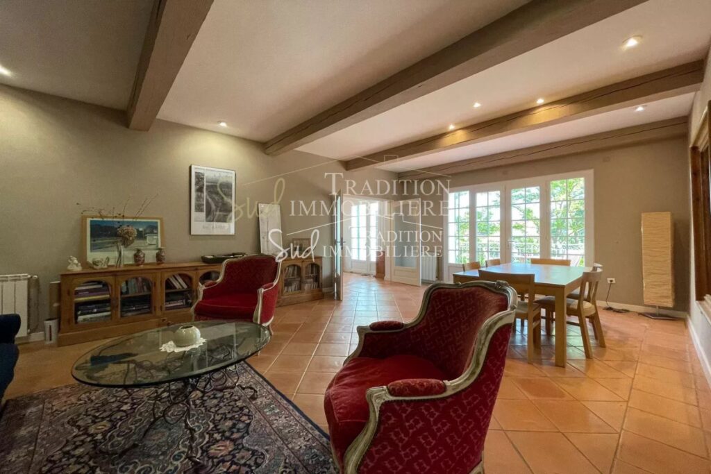 vente maison 8 Pièce(s) – 8 pièces – 6 chambres – 256.00 m²