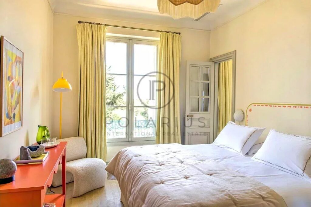 瓦尔省耶尔市八卧豪华别墅出租 – 8 pièces – 8 chambres – 16 voyageurs – 450 m²