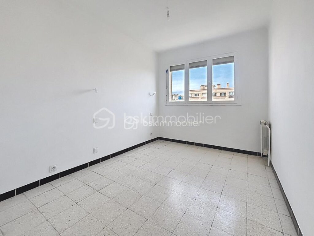 ANTIBES – T3 VUE MER – CAVE ET PARKING – 4 pièces – 2 chambres – 68 m²