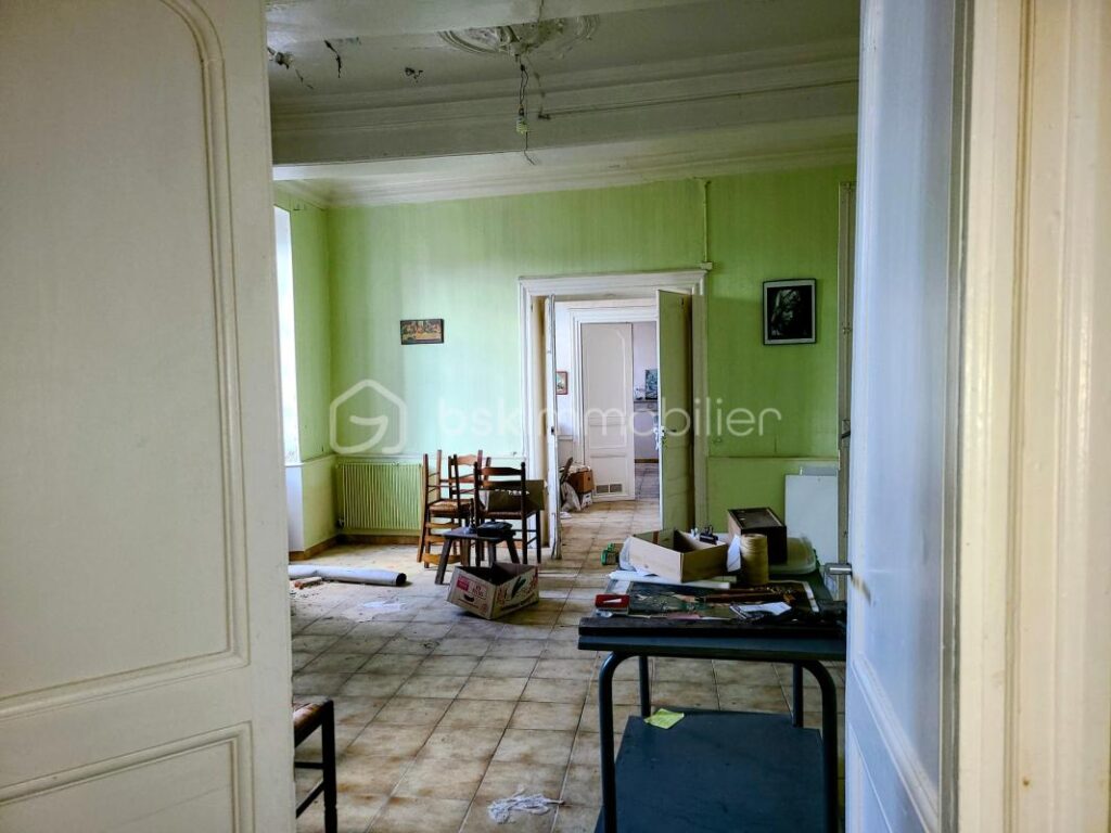Volumes et potentiel – Maison de 240 m² avec vue dégagée sur la Garonne – 7 pièces – 4 chambres – 207 m²