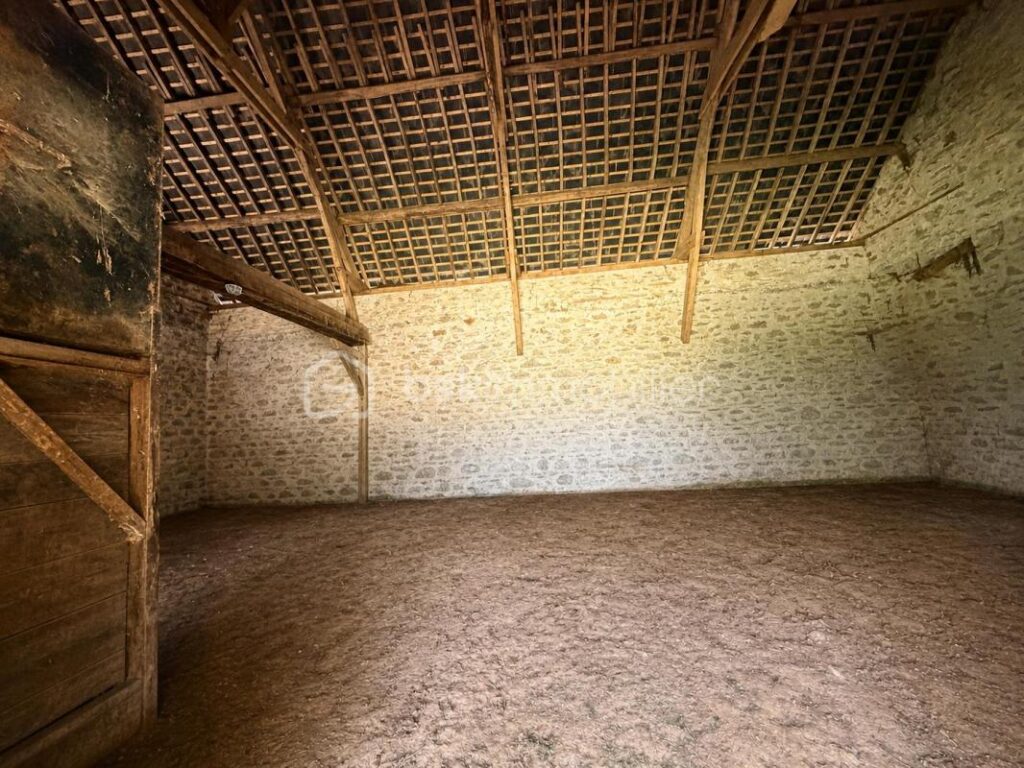 En Exclusivité, Dépendance en pierre à rénover de 70m2 au sol – 1 pièce – NR chambres – 70 m²